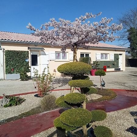 Une Pause Quelque Part Au Jardin Des Erables Et Des Niwakis Saint-Medard-de-Guizieres Bagian luar foto