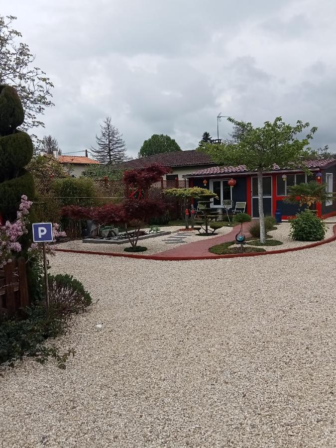 Une Pause Quelque Part Au Jardin Des Erables Et Des Niwakis Saint-Medard-de-Guizieres Bagian luar foto