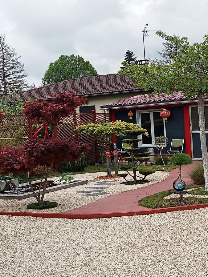 Une Pause Quelque Part Au Jardin Des Erables Et Des Niwakis Saint-Medard-de-Guizieres Bagian luar foto
