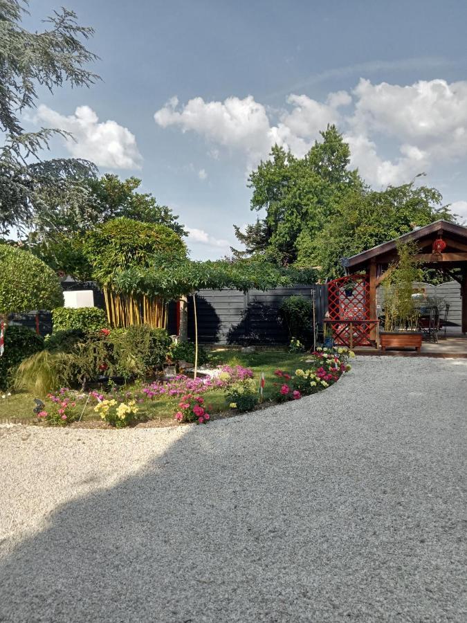 Une Pause Quelque Part Au Jardin Des Erables Et Des Niwakis Saint-Medard-de-Guizieres Bagian luar foto