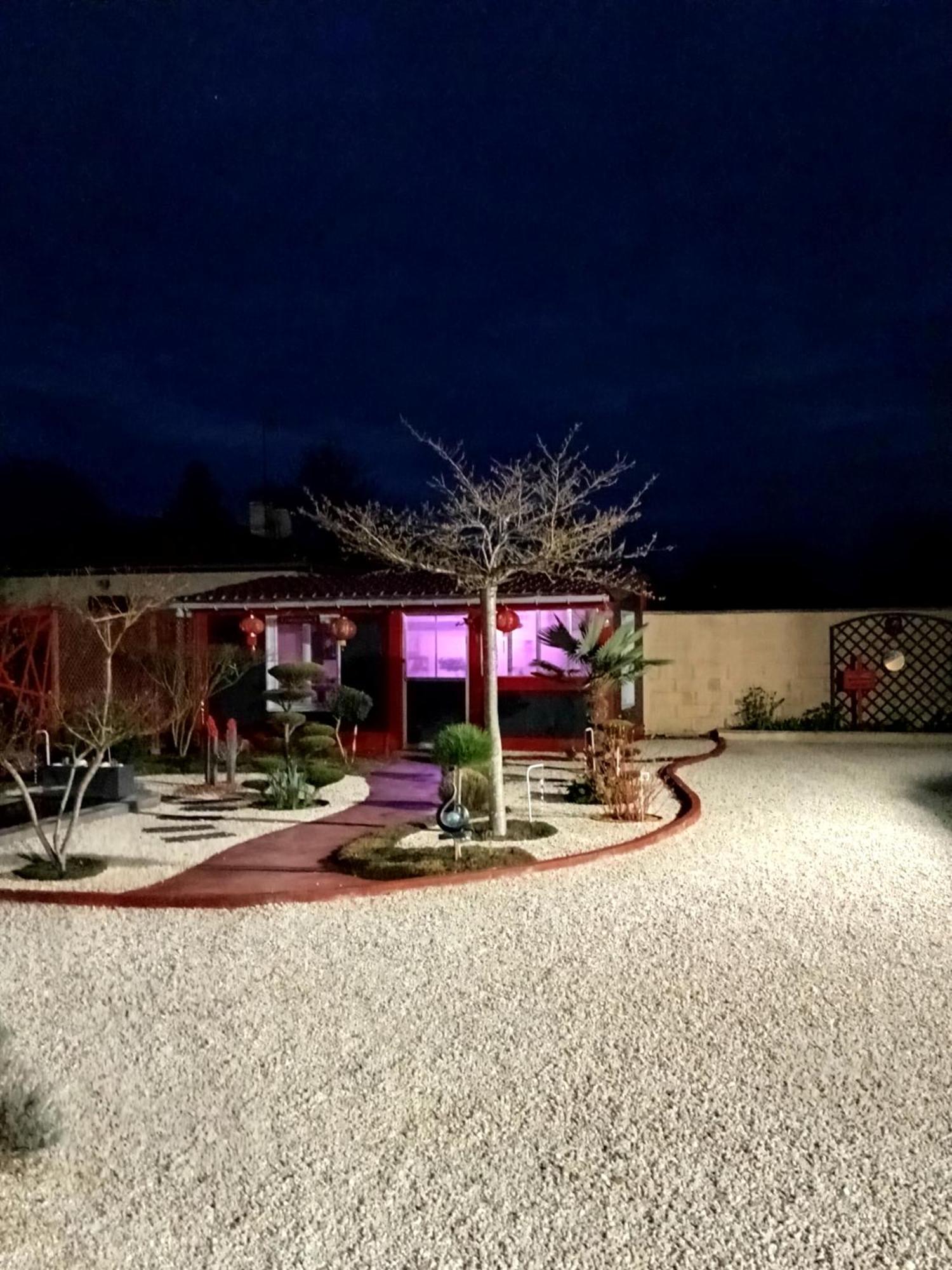Une Pause Quelque Part Au Jardin Des Erables Et Des Niwakis Saint-Medard-de-Guizieres Bagian luar foto