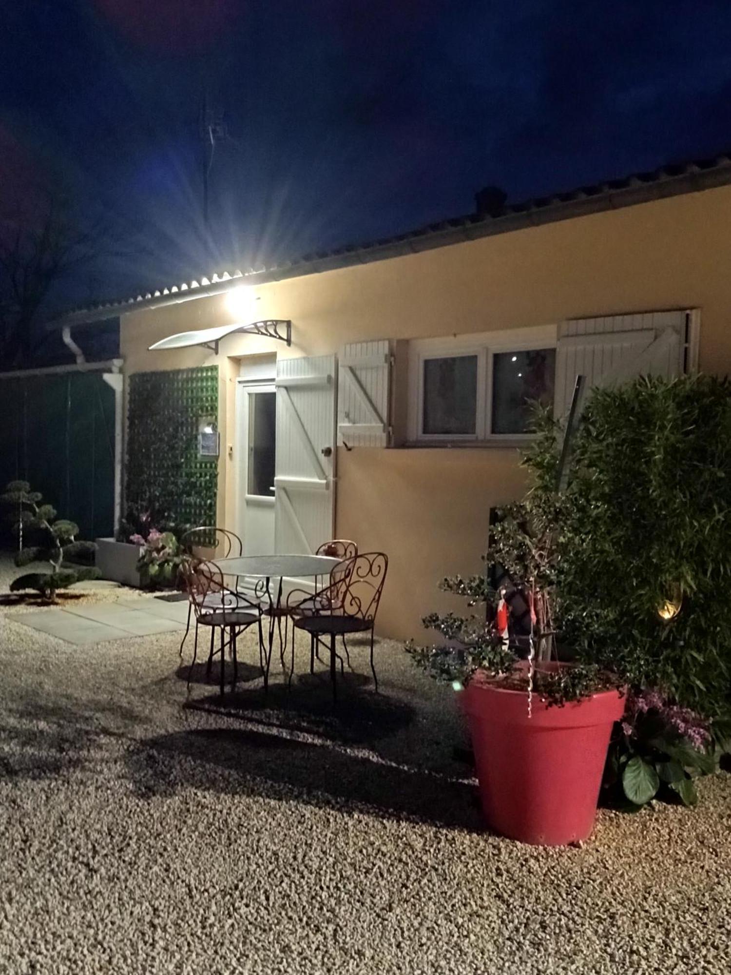Une Pause Quelque Part Au Jardin Des Erables Et Des Niwakis Saint-Medard-de-Guizieres Bagian luar foto