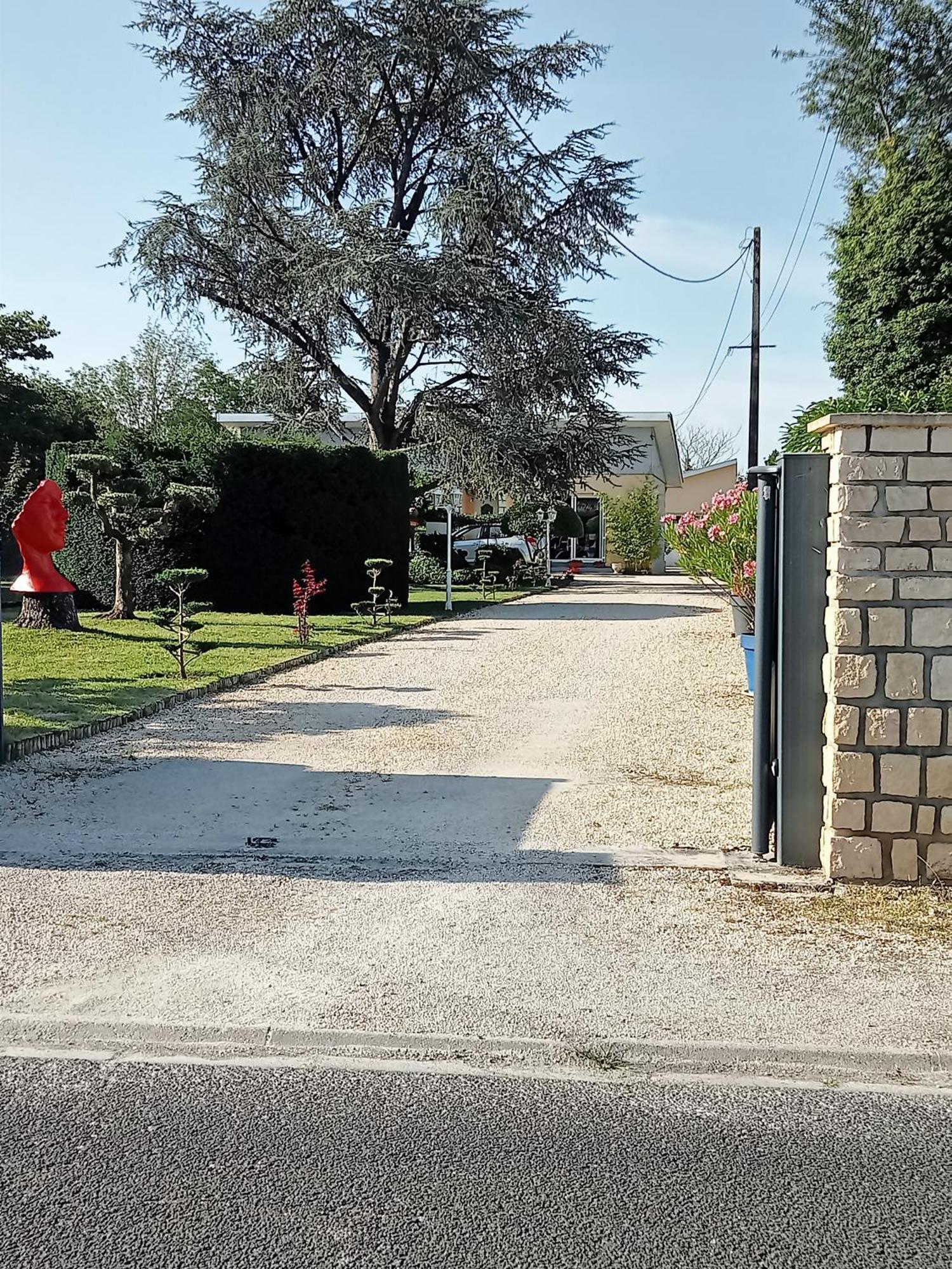 Une Pause Quelque Part Au Jardin Des Erables Et Des Niwakis Saint-Medard-de-Guizieres Bagian luar foto