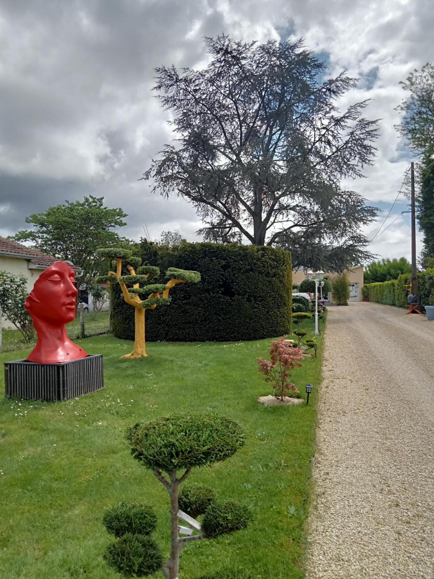 Une Pause Quelque Part Au Jardin Des Erables Et Des Niwakis Saint-Medard-de-Guizieres Bagian luar foto