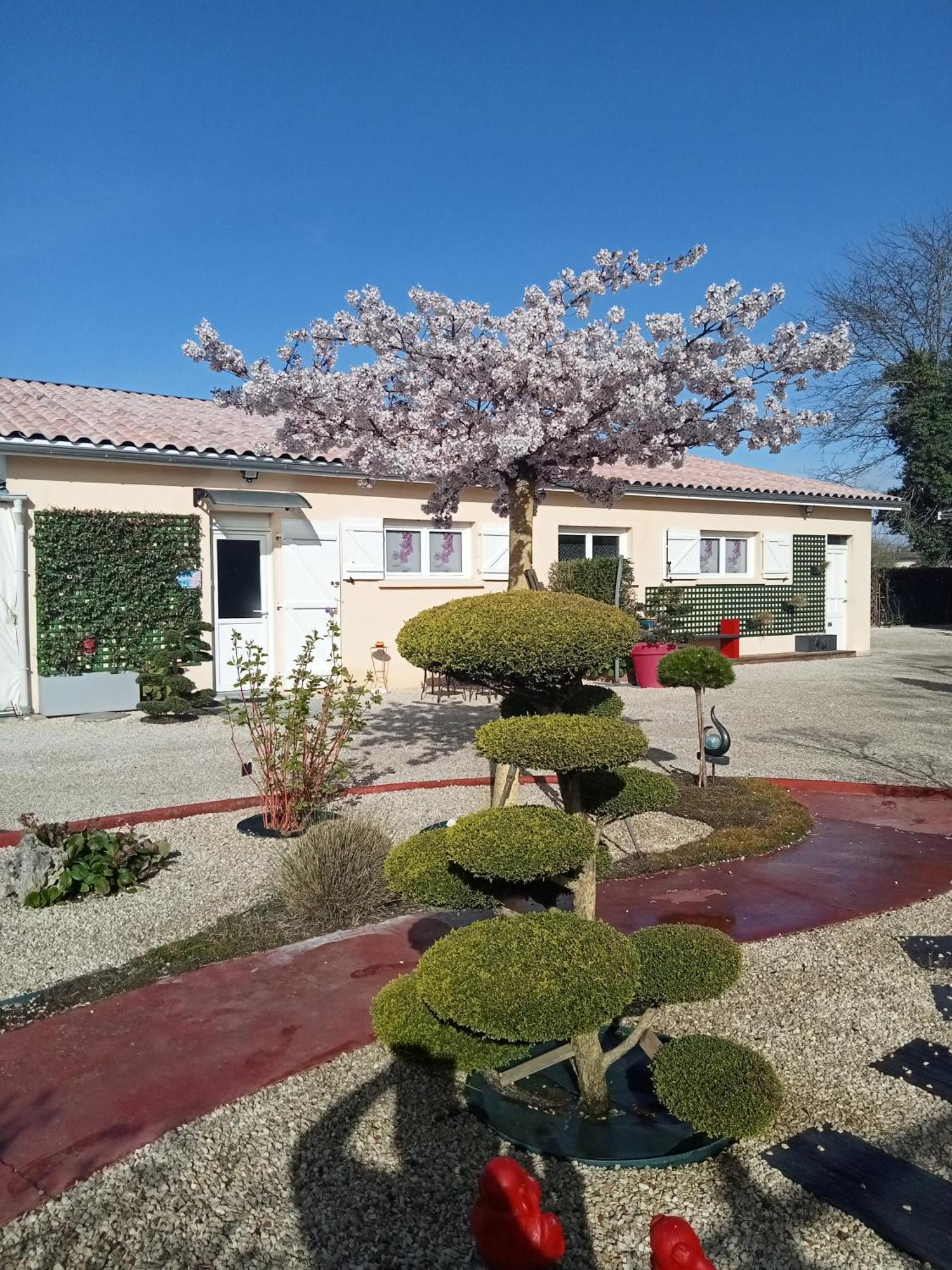 Une Pause Quelque Part Au Jardin Des Erables Et Des Niwakis Saint-Medard-de-Guizieres Bagian luar foto